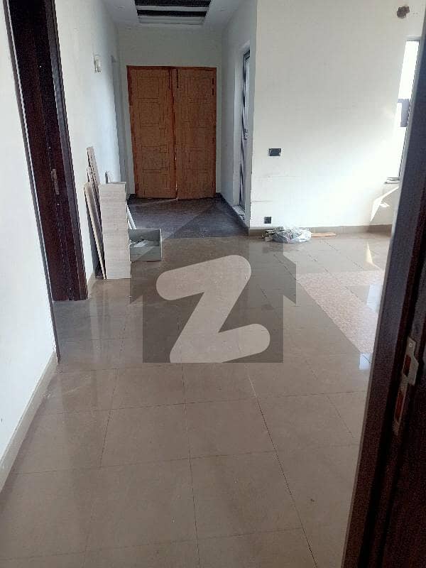 ڈیوائن گارڈنز لاہور میں 5 کمروں کا 10 مرلہ مکان 1.1 لاکھ میں کرایہ پر دستیاب ہے۔