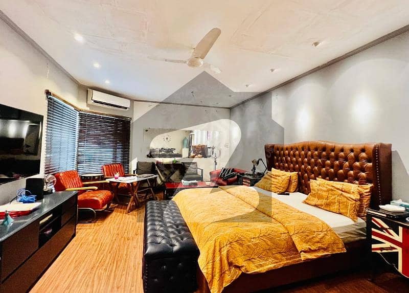 ڈی ایچ اے فیز 2 - بلاک وی فیز 2,ڈیفنس (ڈی ایچ اے),لاہور میں 6 کمروں کا 2 کنال مکان 13.5 کروڑ میں برائے فروخت۔