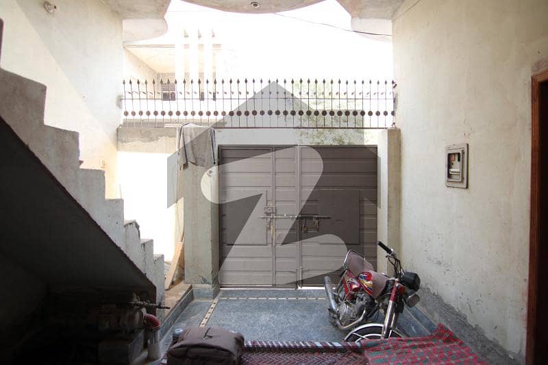 سیوارا چوک ملتان میں 2 کمروں کا 4 مرلہ مکان 55.0 لاکھ میں برائے فروخت۔