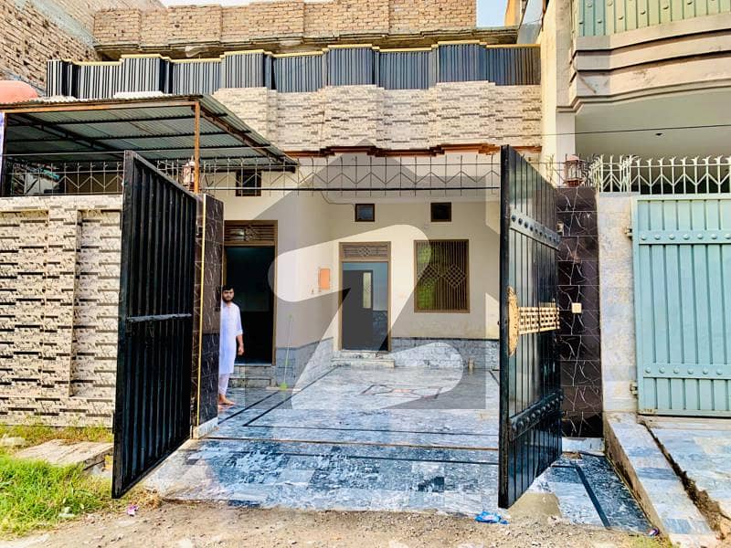 شیخ ملتون ٹاؤن ۔ سیکٹر آر شیخ ملتون ٹاؤن,مردان میں 3 کمروں کا 7 مرلہ مکان 1.95 کروڑ میں برائے فروخت۔
