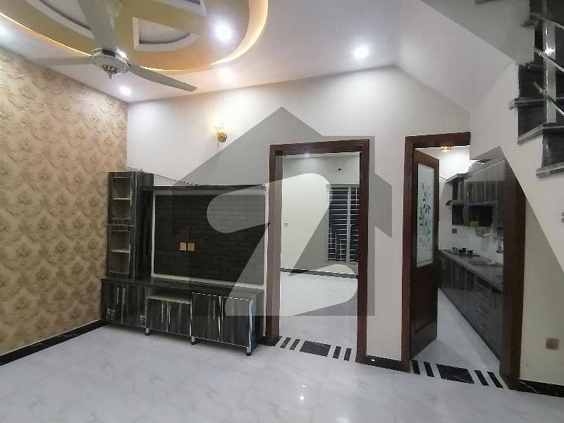 کالج روڈ لاہور میں 3 کمروں کا 3 مرلہ مکان 1.55 کروڑ میں برائے فروخت۔