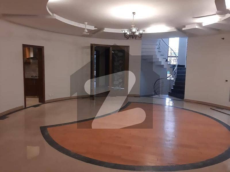 F-6 Sector 444 SQ YRD Upper Portion Available For Rent