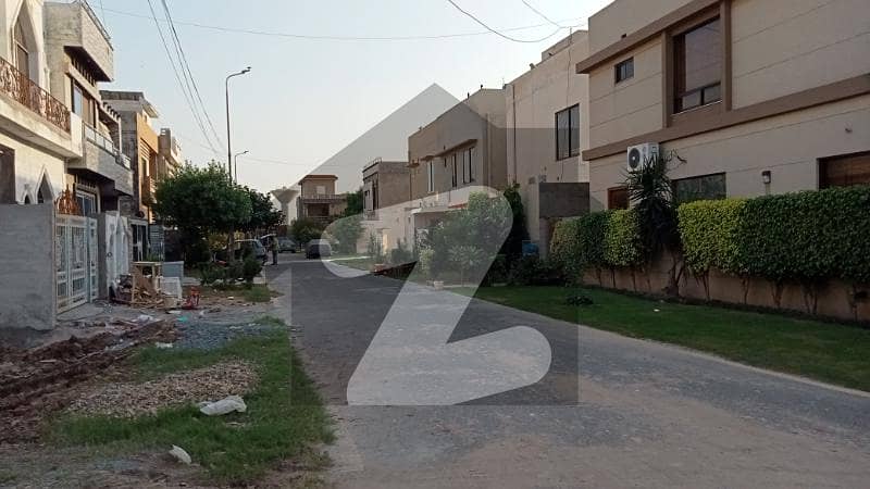 5 Marla 40 Feet Road Plot Near Zoo and Masjid For Sale in Rose Block Park View City Lahore