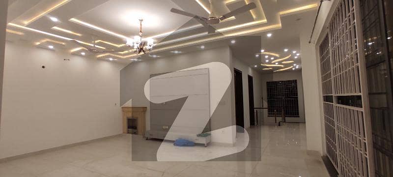سوئی گیس سوسائٹی فیز 1 - بلاک اے سوئی گیس سوسائٹی فیز 1,سوئی گیس ہاؤسنگ سوسائٹی,لاہور میں 3 کمروں کا 1 کنال بالائی پورشن 1.2 لاکھ میں کرایہ پر دستیاب ہے۔
