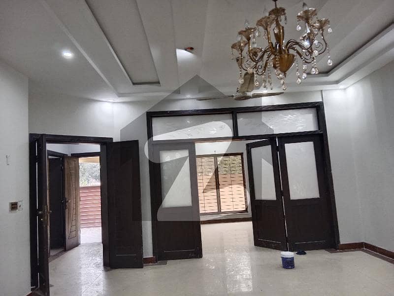 10 marla slightly used facing park house for rent in DD block bahria town lahore