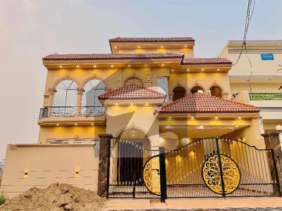 10 Marla Spanish Villa Available For Sale