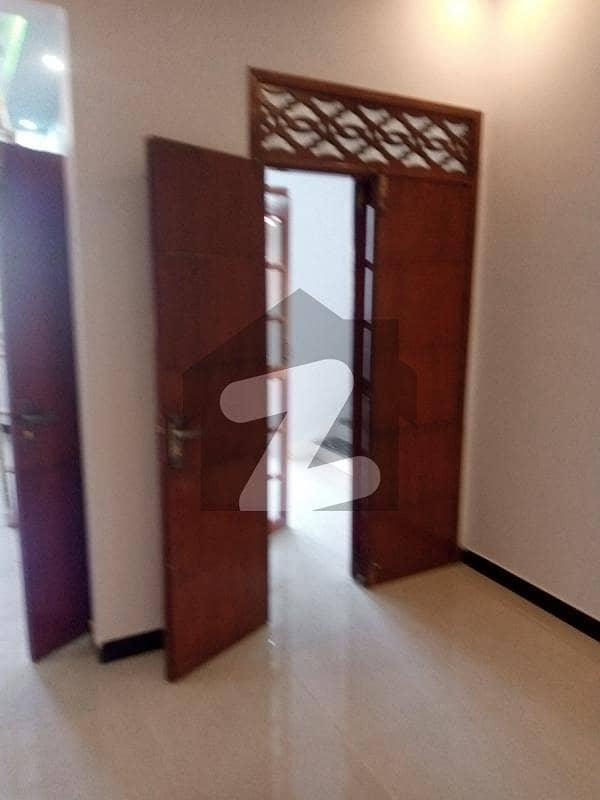 نیا ناظم آباد کراچی میں 6 کمروں کا 10 مرلہ مکان 4.6 کروڑ میں برائے فروخت۔