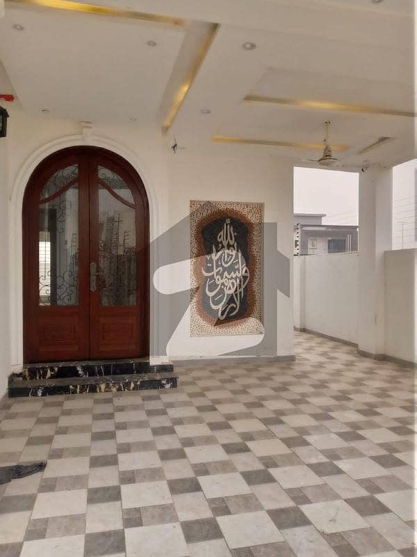 ڈی ایچ اے فیز 7 ڈیفنس (ڈی ایچ اے),لاہور میں 4 کمروں کا 10 مرلہ مکان 1.5 لاکھ میں کرایہ پر دستیاب ہے۔