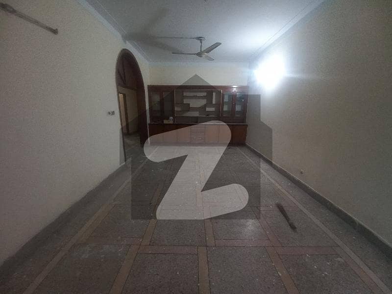 علامہ اقبال ٹاؤن ۔ مہران بلاک علامہ اقبال ٹاؤن,لاہور میں 2 کمروں کا 10 مرلہ زیریں پورشن 42.0 ہزار میں کرایہ پر دستیاب ہے۔