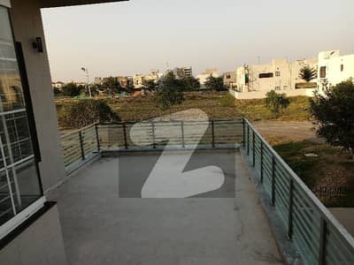 ڈی ایچ اے فیز 7 - بلاک ایس فیز 7,ڈیفنس (ڈی ایچ اے),لاہور میں 3 کمروں کا 1 کنال بالائی پورشن 1.1 لاکھ میں برائے فروخت۔