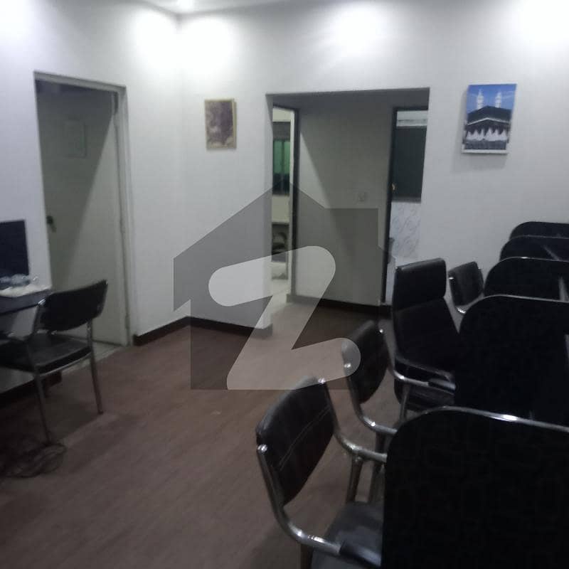 2nd Floor Ideal For Residential And Office Big Parking Space