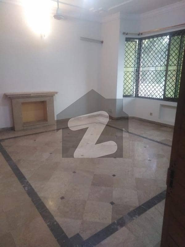 I-8 Upper Portion Available For Rent I-8 Upper Portion Available For Rent