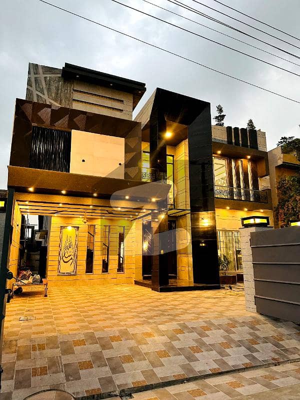 آئی ای پی انجینئرز ٹاؤن لاہور میں 6 کمروں کا 1 کنال مکان 7.7 کروڑ میں برائے فروخت۔