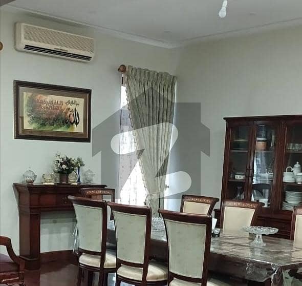 ماڈل ٹاؤن ایکسٹینشن ماڈل ٹاؤن,لاہور میں 7 کمروں کا 2 کنال مکان 16.0 کروڑ میں برائے فروخت۔