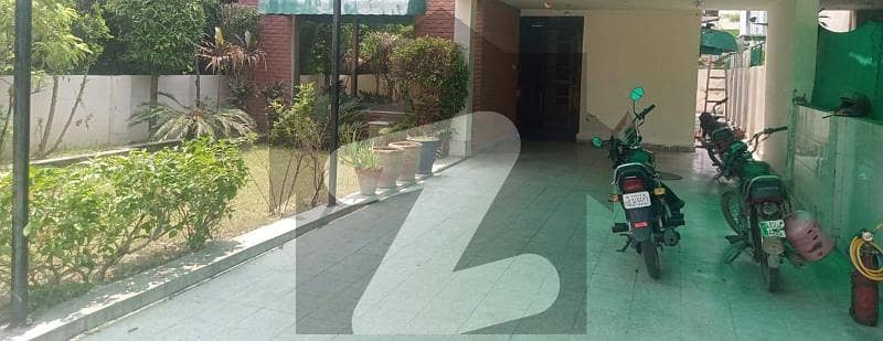 12 Marla Furnished House Available For Rent In Bahria Town Safari Villias Sector B Lahore.