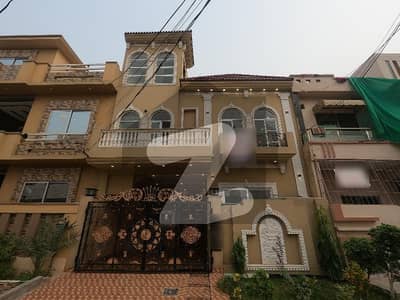 جوبلی ٹاؤن ۔ بلاک ای جوبلی ٹاؤن,لاہور میں 5 کمروں کا 5 مرلہ مکان 1.94 کروڑ میں برائے فروخت۔