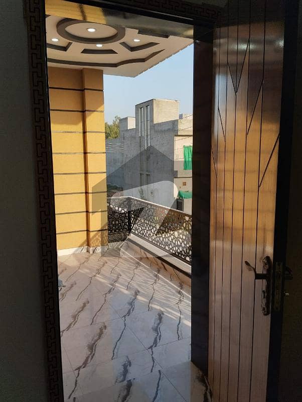 خیابانِ امین لاہور میں 3 کمروں کا 5 مرلہ مکان 1.6 کروڑ میں برائے فروخت۔