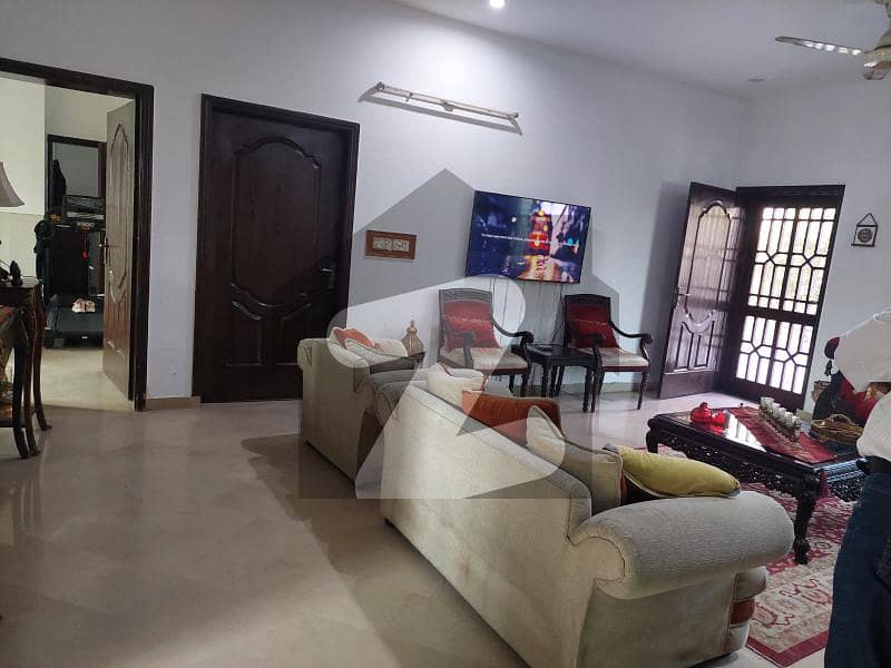 1 KANAL DESIGNER LUXURY UPPER PORTION WITH SEPARATE GATE AVAILABLE FOR RENT