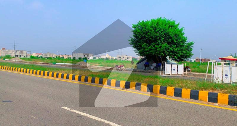 ڈی ایچ اے فیز 7 - بلاک وائے فیز 7,ڈیفنس (ڈی ایچ اے),لاہور میں 1 کنال رہائشی پلاٹ 3.05 کروڑ میں برائے فروخت۔
