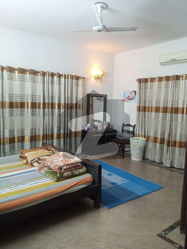 نیسپاک سکیم فیز 1 کالج روڈ,لاہور میں 6 کمروں کا 1 کنال مکان 5.5 کروڑ میں برائے فروخت۔