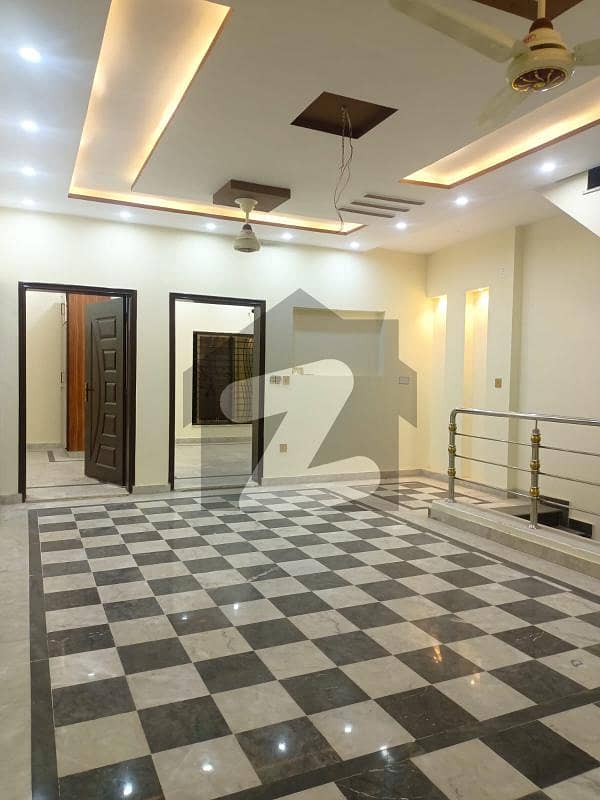 لیک سٹی - سیکٹر ایم-7اے لیک سٹی,رائیونڈ روڈ,لاہور میں 4 کمروں کا 10 مرلہ مکان 80.0 ہزار میں کرایہ پر دستیاب ہے۔