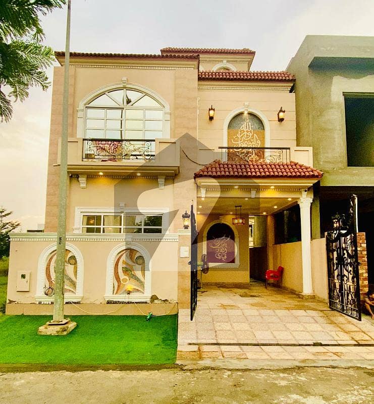 ڈی ایچ اے 9 ٹاؤن ۔ بلاک اے ڈی ایچ اے 9 ٹاؤن,ڈیفنس (ڈی ایچ اے),لاہور میں 3 کمروں کا 5 مرلہ مکان 87.0 ہزار میں کرایہ پر دستیاب ہے۔
