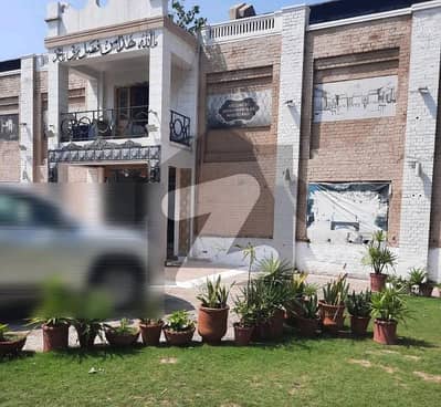 گلبرگ 2 گلبرگ,لاہور میں 5 کنال کمرشل پلاٹ 50.0 کروڑ میں برائے فروخت۔