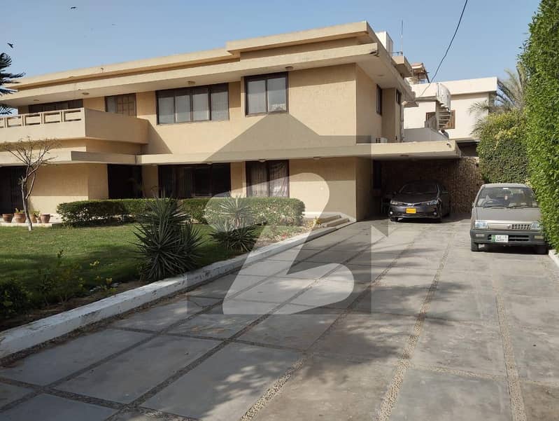 1000 Sqr Yds West Open Old Bungalow In Tanzeem Streets Close To Zamzama Park And General'S Colony