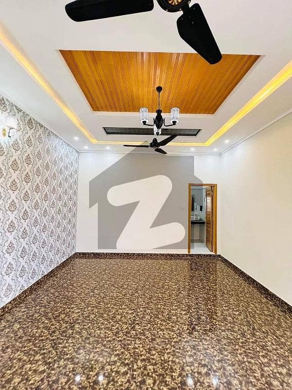 ورسک روڈ پشاور میں 7 کمروں کا 9 مرلہ مکان 4.8 کروڑ میں برائے فروخت۔