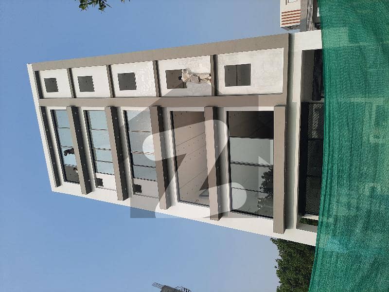 بحریہ ٹاؤن ۔ سیکٹر ایف بحریہ ٹاؤن,لاہور میں 7 مرلہ عمارت 11.5 کروڑ میں برائے فروخت۔