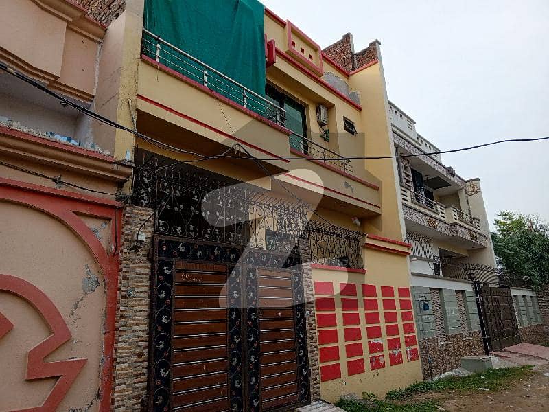 پاپولر نرسری ٹاؤن گوجرانوالہ میں 6 کمروں کا 4 مرلہ مکان 1.3 کروڑ میں برائے فروخت۔