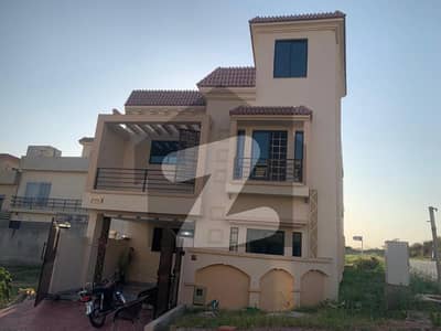 Bahria Town Phase 8 - Rafi Block 6 Marla House Up For rent