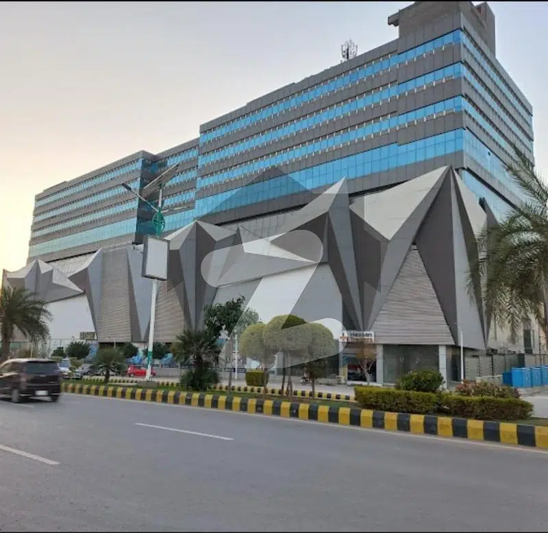 Gulberg Arena Mall Flat Sized 1700 Square Feet Is Available