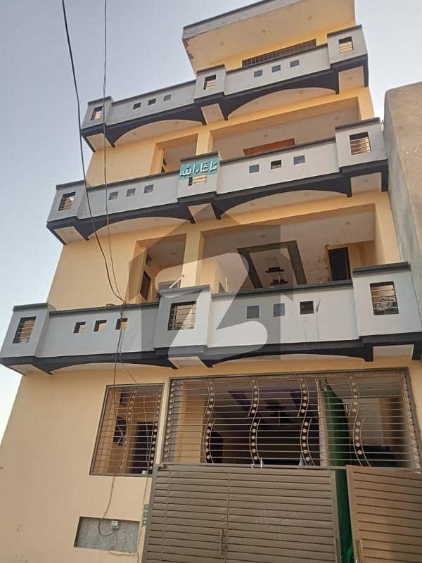 Top class 5 marla Triple storey Well maintained House up for sale