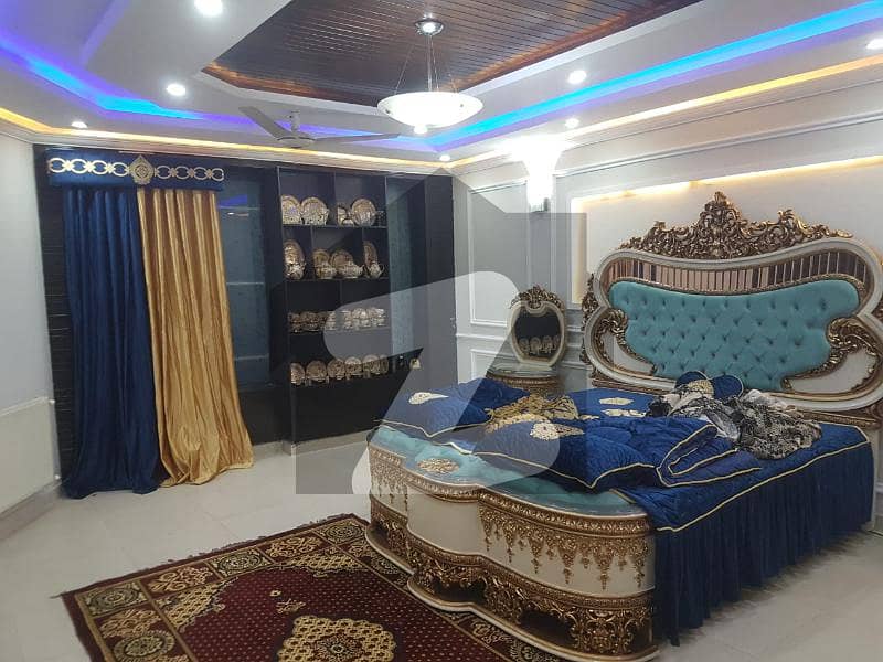 بحریہ ٹاؤن ۔ سفاری ولاز بحریہ ٹاؤن راولپنڈی,راولپنڈی میں 5 کمروں کا 16 مرلہ مکان 7.5 کروڑ میں برائے فروخت۔