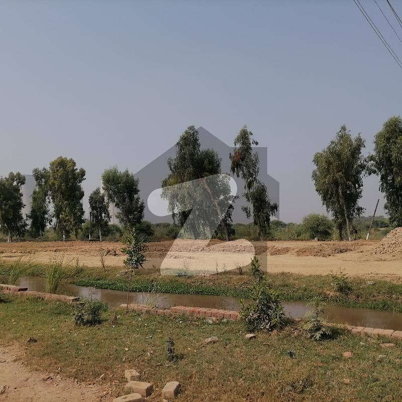 قادر آباد ساہیوال میں 10 مرلہ کمرشل پلاٹ 70.0 لاکھ میں برائے فروخت۔