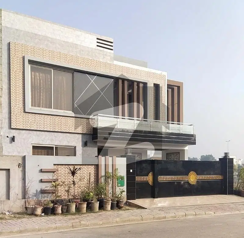 10 Marla Beautiful House For Sale In Bahria Town Lahore
