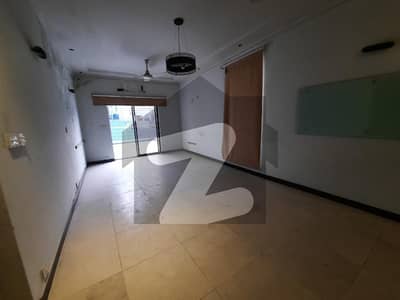 1 Kanal Beautiful House Is Available For Rent In Gulberg Lahore.