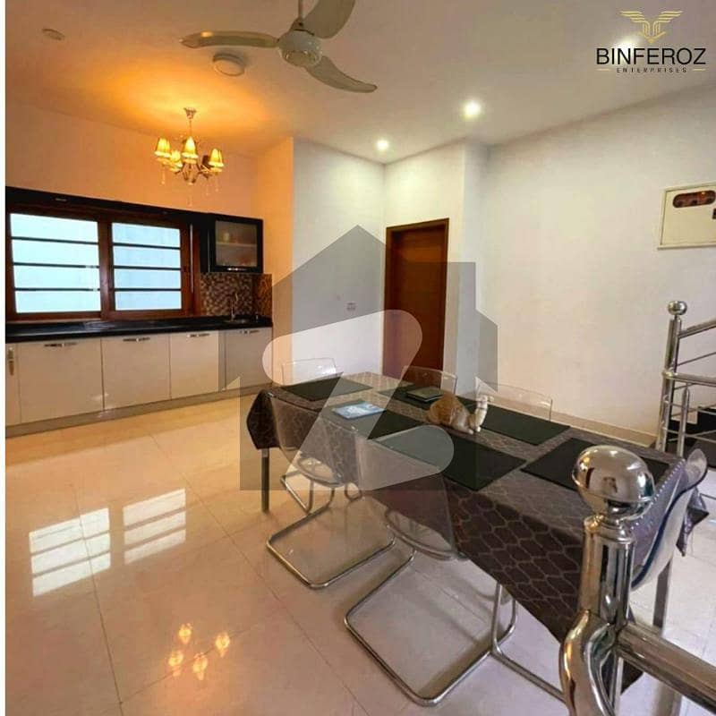 ڈی ایچ اے فیز 8 ڈی ایچ اے ڈیفینس,کراچی میں 4 کمروں کا 6 مرلہ مکان 5.8 کروڑ میں برائے فروخت۔