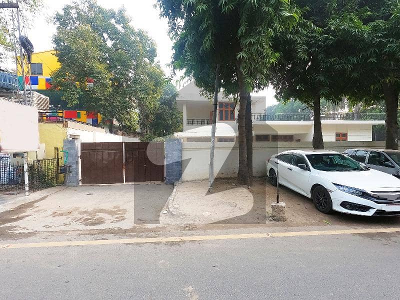 To Rent You Can Find Spacious Prime Location House In Garden Town - Abu Bakar Block