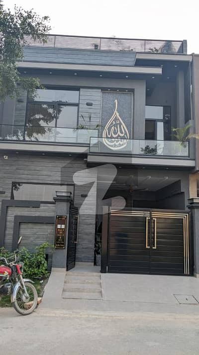 Lower Portion Of 5 Marla Is Available For Rent In Lake City Lahore