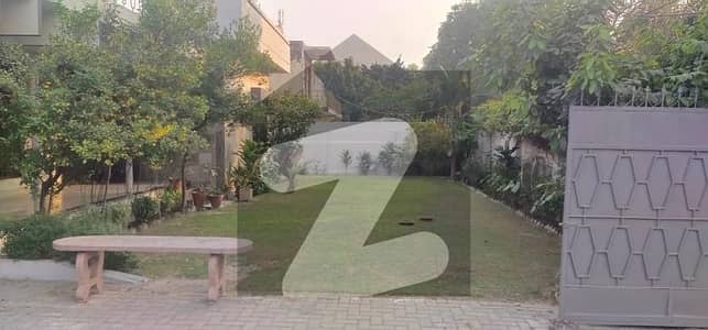 گلبرگ 3 - بلاک پی گلبرگ 3,گلبرگ,لاہور میں 3 کمروں کا 2 کنال مکان 10.0 کروڑ میں برائے فروخت۔