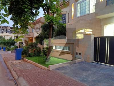 10 Marla Beautiful Modern Design House Available For Sale
Near To Main Entrance,Zoo