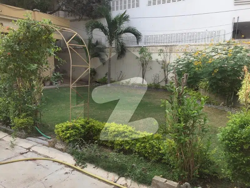 Well Maintained Single Story 1000 Yards Bungalow On 100 Ft Near To Main University Road For Commercial Use In Block 7 Gulshan-E-Iqbal Opposite Iqra University Gulshan Campus 2 And Adjacent IU School.