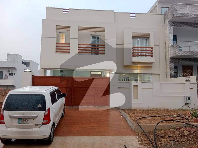 10 Marla Beautiful Brand New House Available on Investor Rate