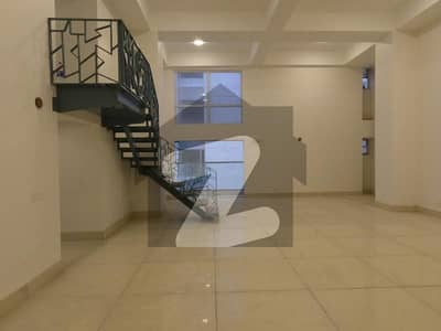 کلفٹن ۔ بلاک 7 کلفٹن,کراچی میں 4 کمروں کا 1 کنال فلیٹ 8.5 کروڑ میں برائے فروخت۔