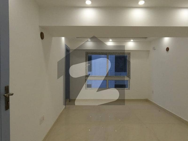 کلفٹن ۔ بلاک 7 کلفٹن,کراچی میں 8 کمروں کا 1 کنال فلیٹ 8.5 کروڑ میں برائے فروخت۔