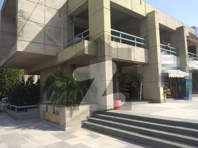 ڈیوائن گارڈنز لاہور میں 4 کمروں کا 1 مرلہ دفتر 40.0 لاکھ میں برائے فروخت۔