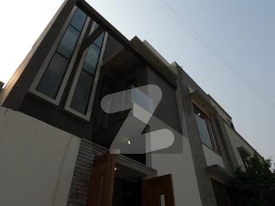 Exquisite 100 Sq Yards House In The Prestigious DHA Phase 8