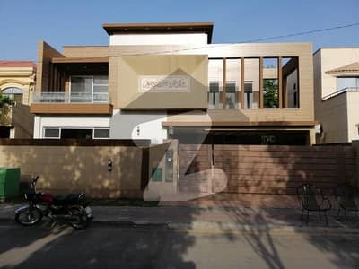 1 KANAL BEAUTIFUL HOUSE FOR SALE IN JANIPER BLOCK SECTOR C BAHRIA TOWN LAHORE